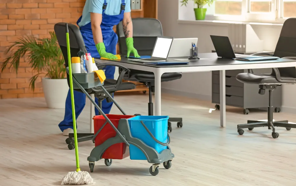 Nettoyage de bureaux modernes à Paris 8e