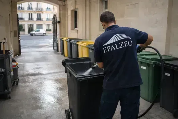 Local poubelles propre et désinfecté